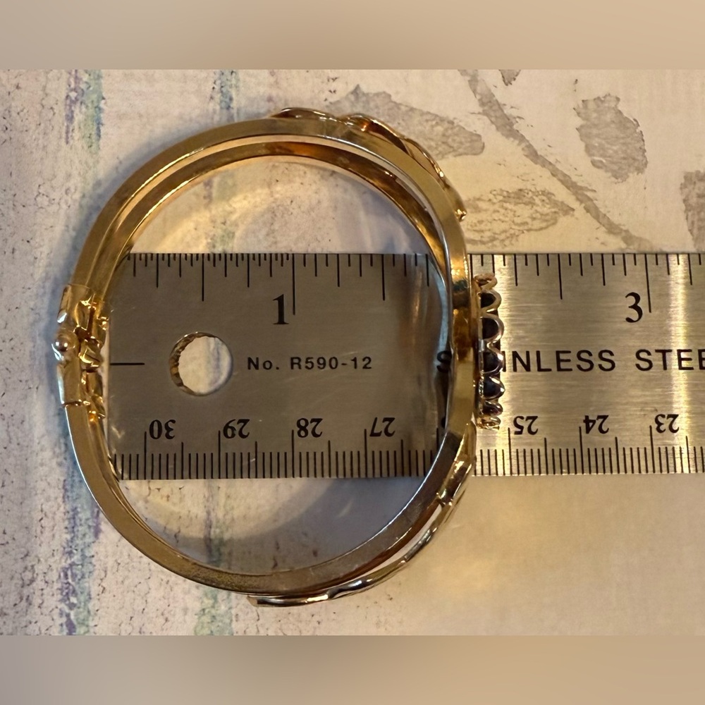 Vintage Gold Tone Hinged Bangle Bracelet w/Gemstone - Picture 10 of 16